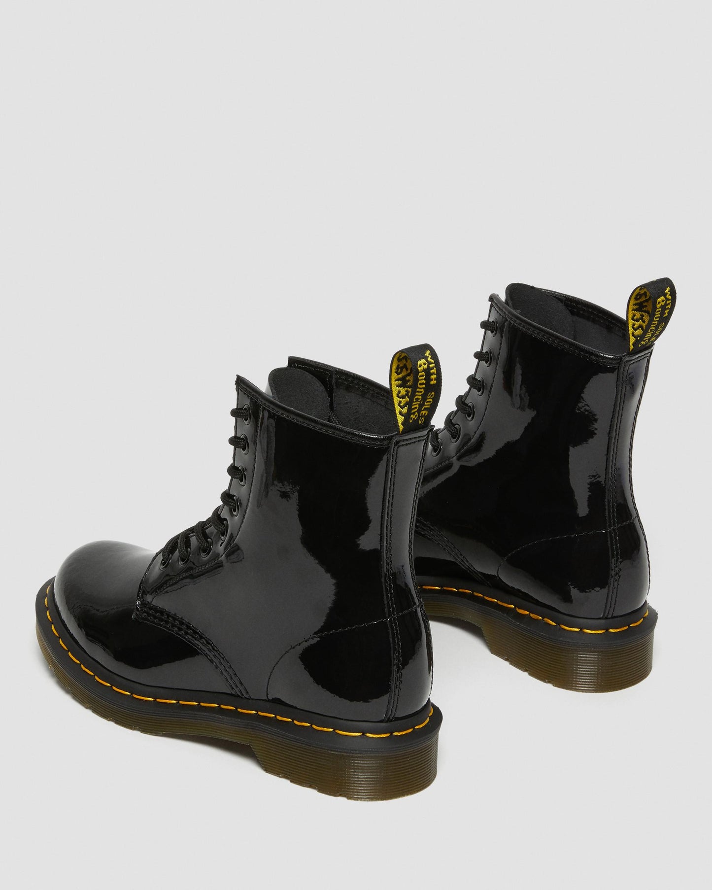 https://cdn.media.amplience.net/i/drmartens/11821011.84.jpg