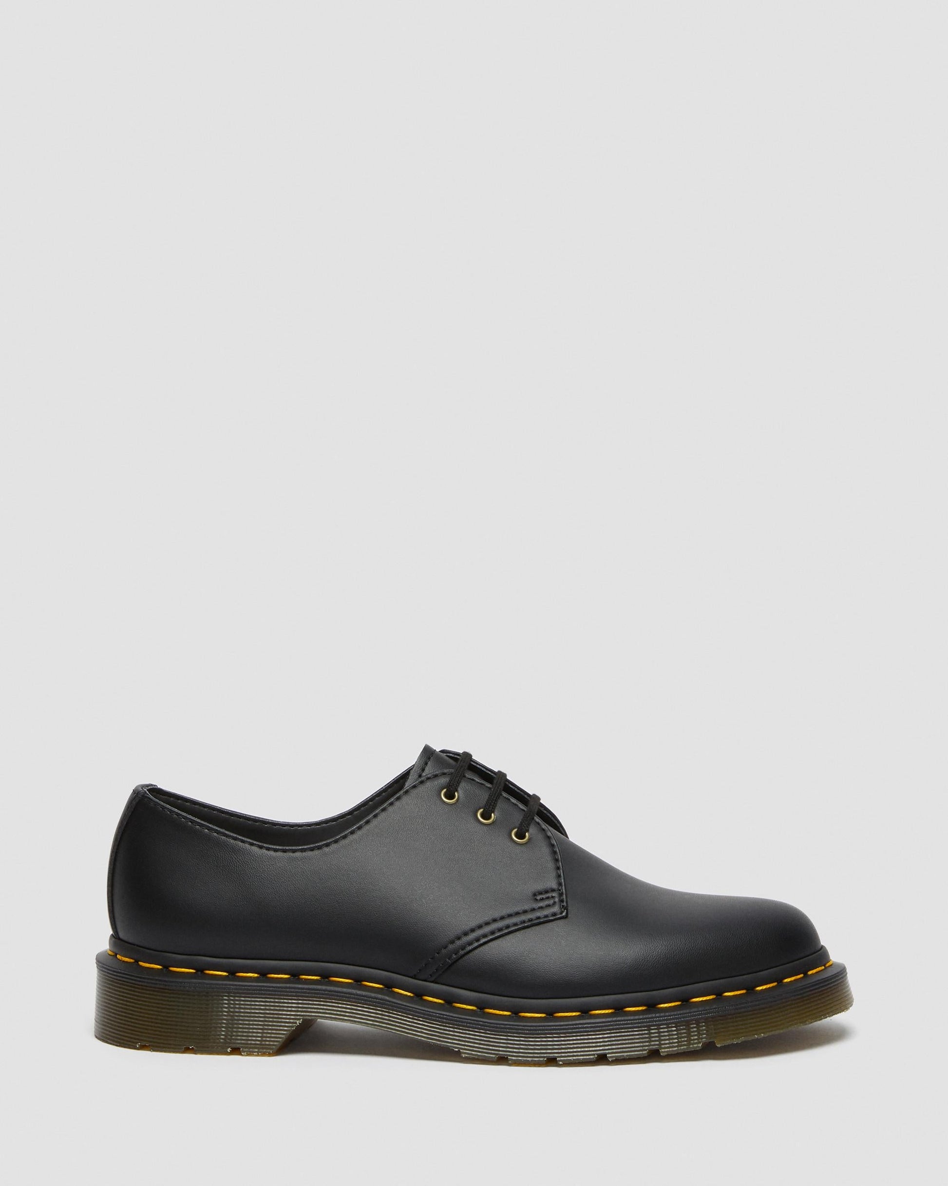https://cdn.media.amplience.net/i/drmartens/14046001.87.jpg