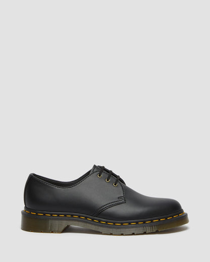 https://cdn.media.amplience.net/i/drmartens/14046001.87.jpg