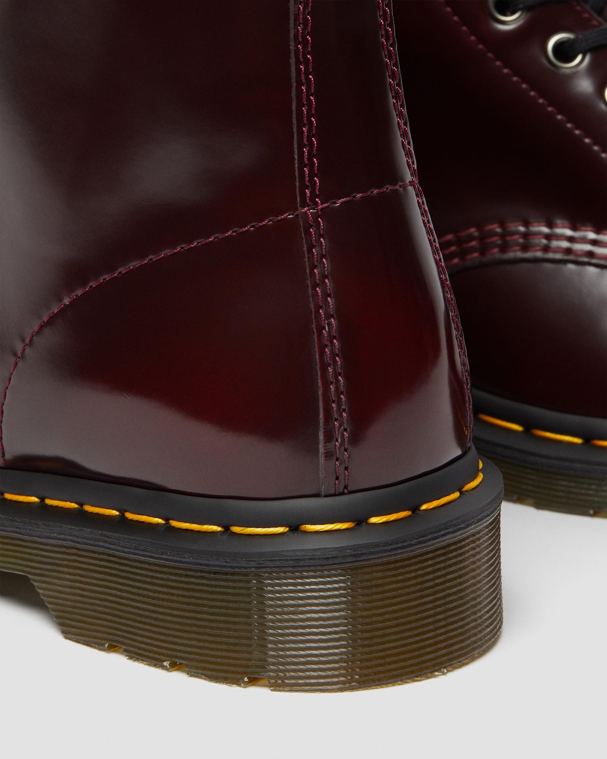 https://cdn.media.amplience.net/i/drmartens/23756600.82.jpg