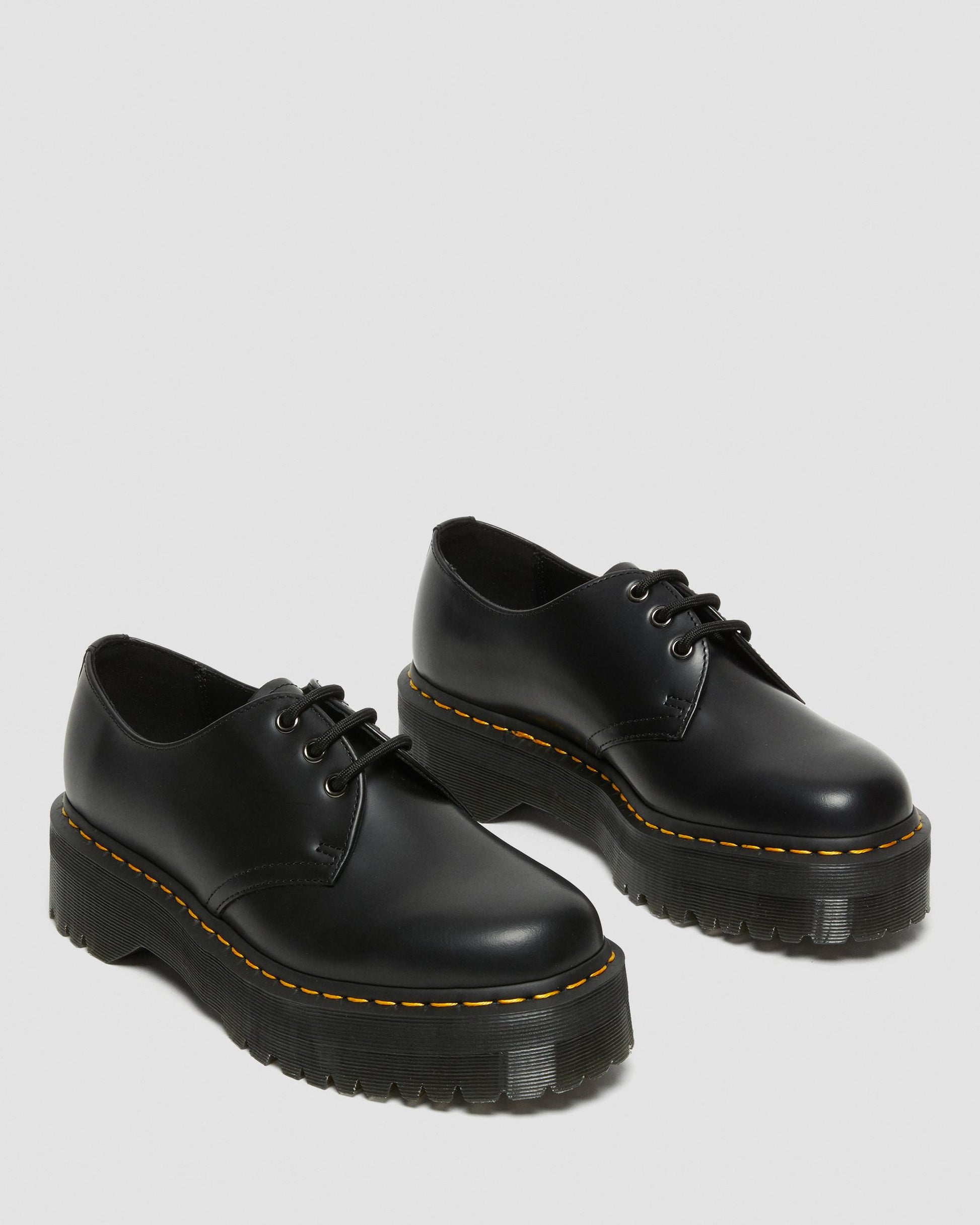 https://cdn.media.amplience.net/i/drmartens/25567001.83.jpg