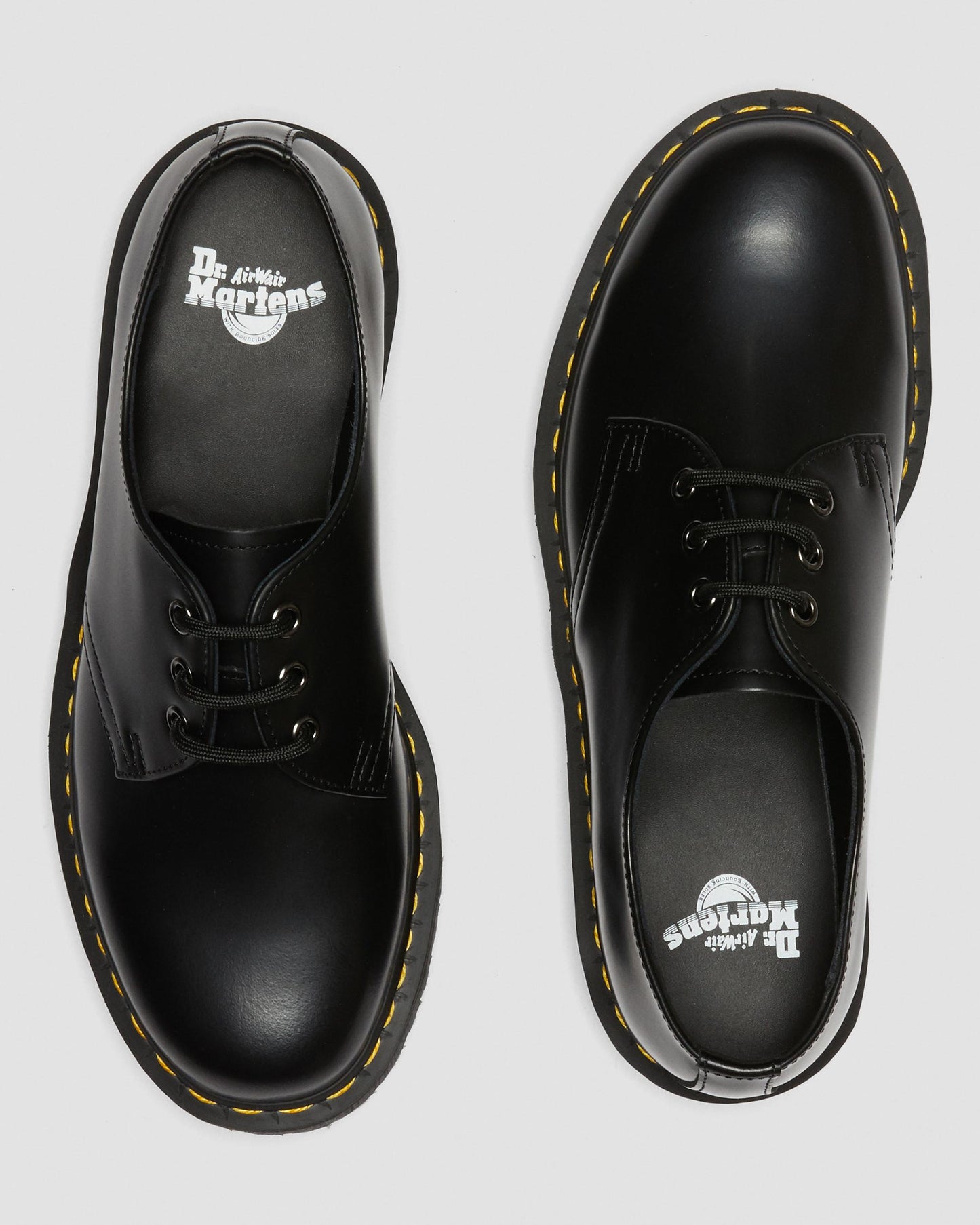 https://cdn.media.amplience.net/i/drmartens/25567001.88.jpg