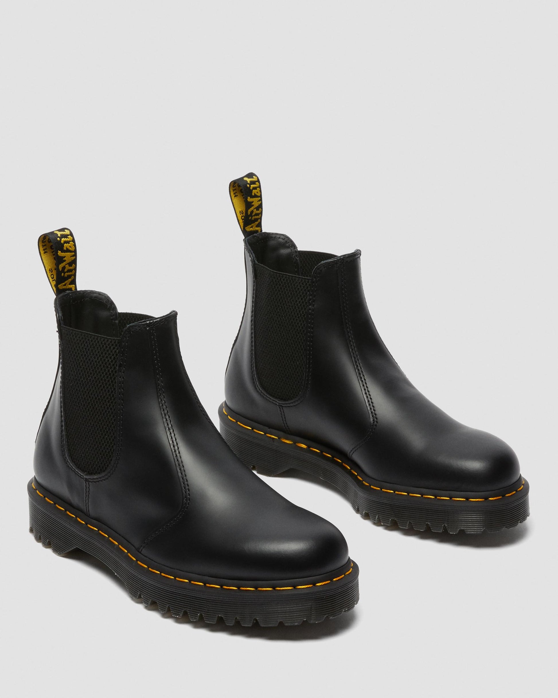 https://cdn.media.amplience.net/i/drmartens/26205001.84.jpg