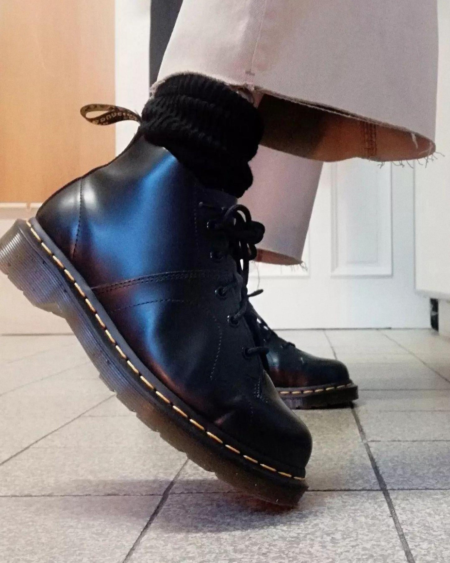 https://cdn.media.amplience.net/i/drmartens/26256001.81.jpg