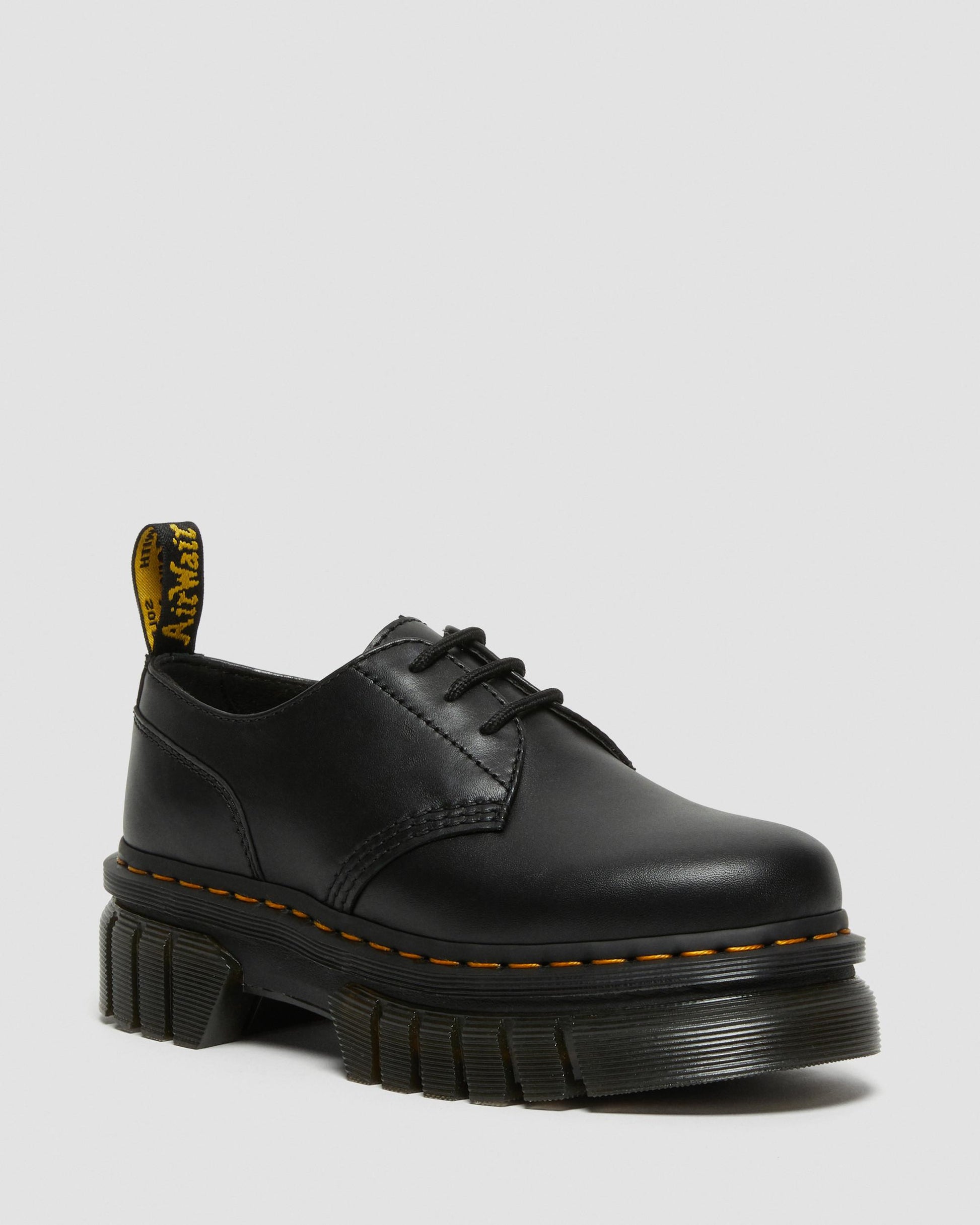 https://cdn.media.amplience.net/i/drmartens/27147001.80.jpg