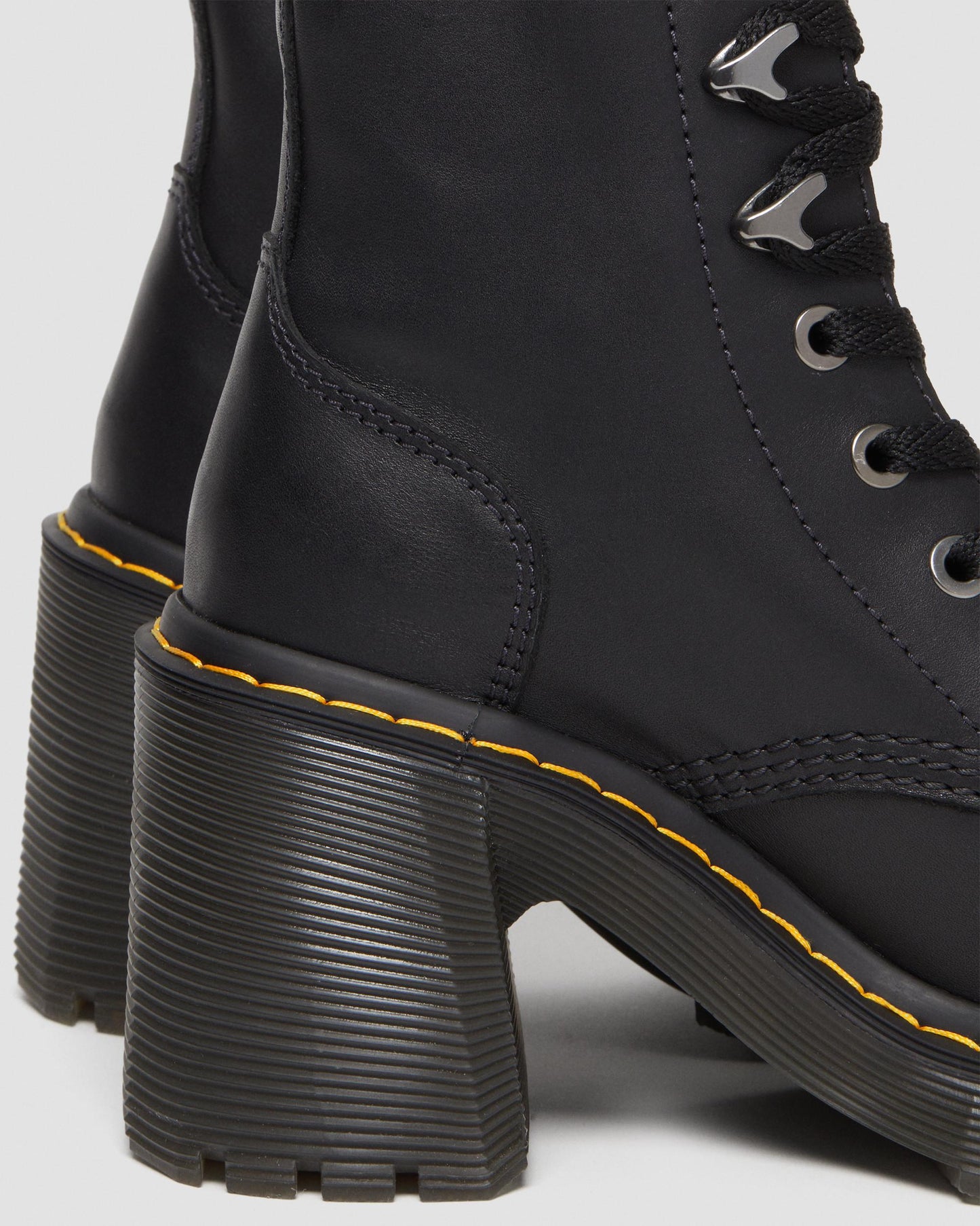https://cdn.media.amplience.net/i/drmartens/27613001.82.jpg