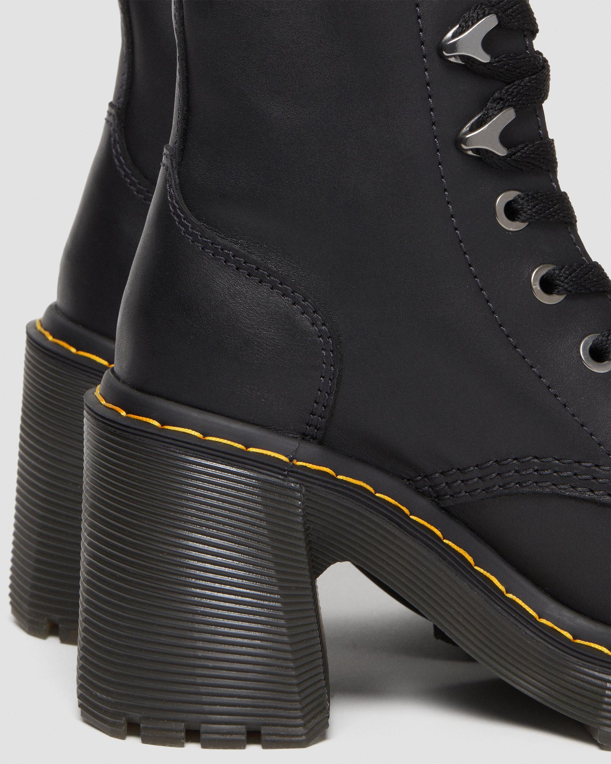 https://cdn.media.amplience.net/i/drmartens/27613001.82.jpg