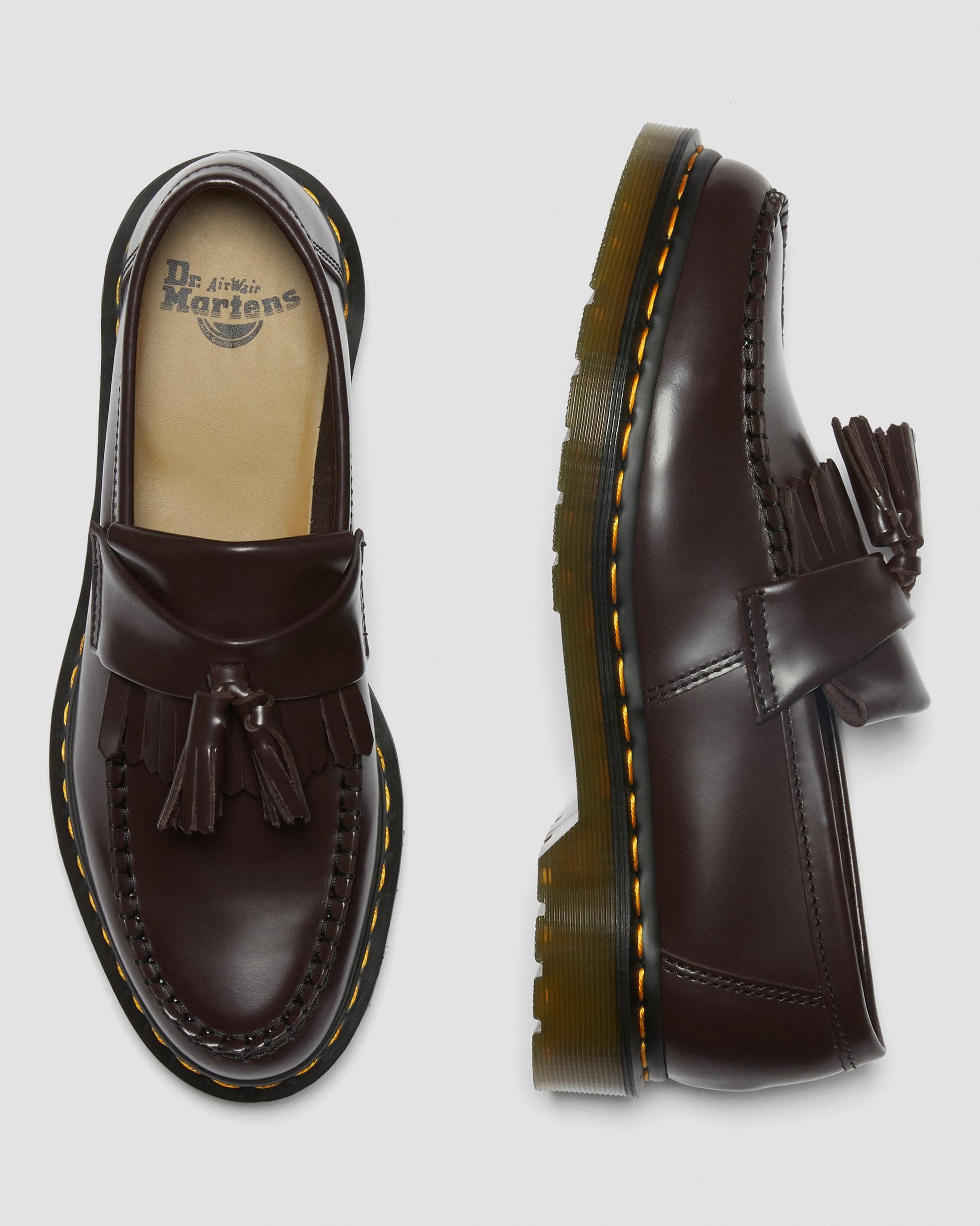 https://cdn.media.amplience.net/i/drmartens/27945606.88.jpg
