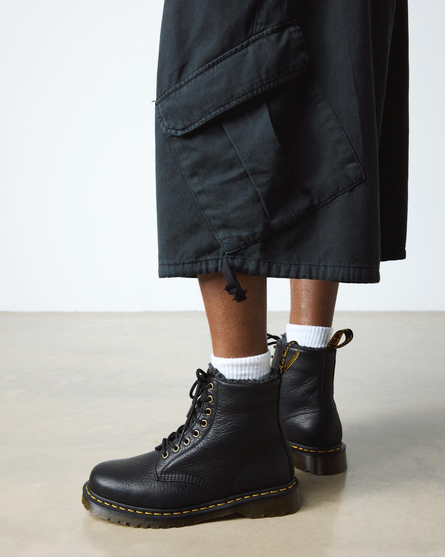 https://cdn.media.amplience.net/i/drmartens/31873001.81.jpg