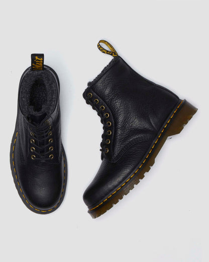 https://cdn.media.amplience.net/i/drmartens/31873001.89.jpg