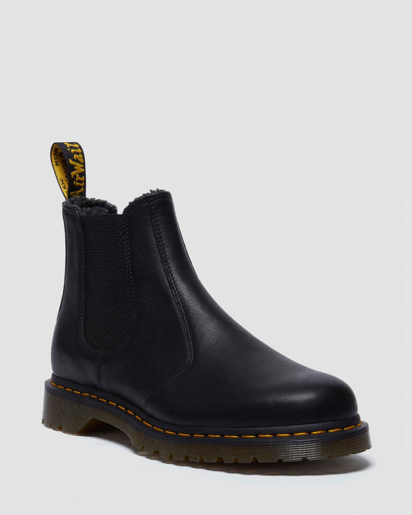 https://cdn.media.amplience.net/i/drmartens/31874001.80.jpg