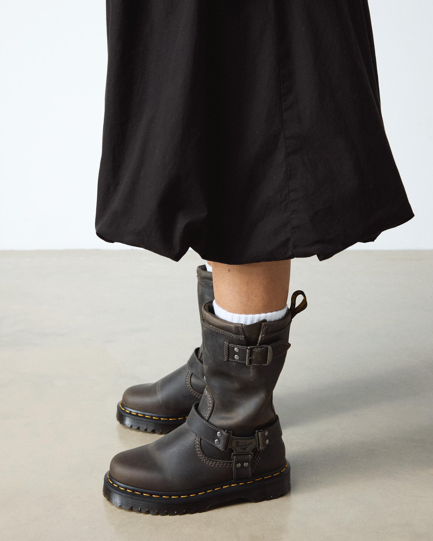 https://cdn.media.amplience.net/i/drmartens/31901057.81.jpg