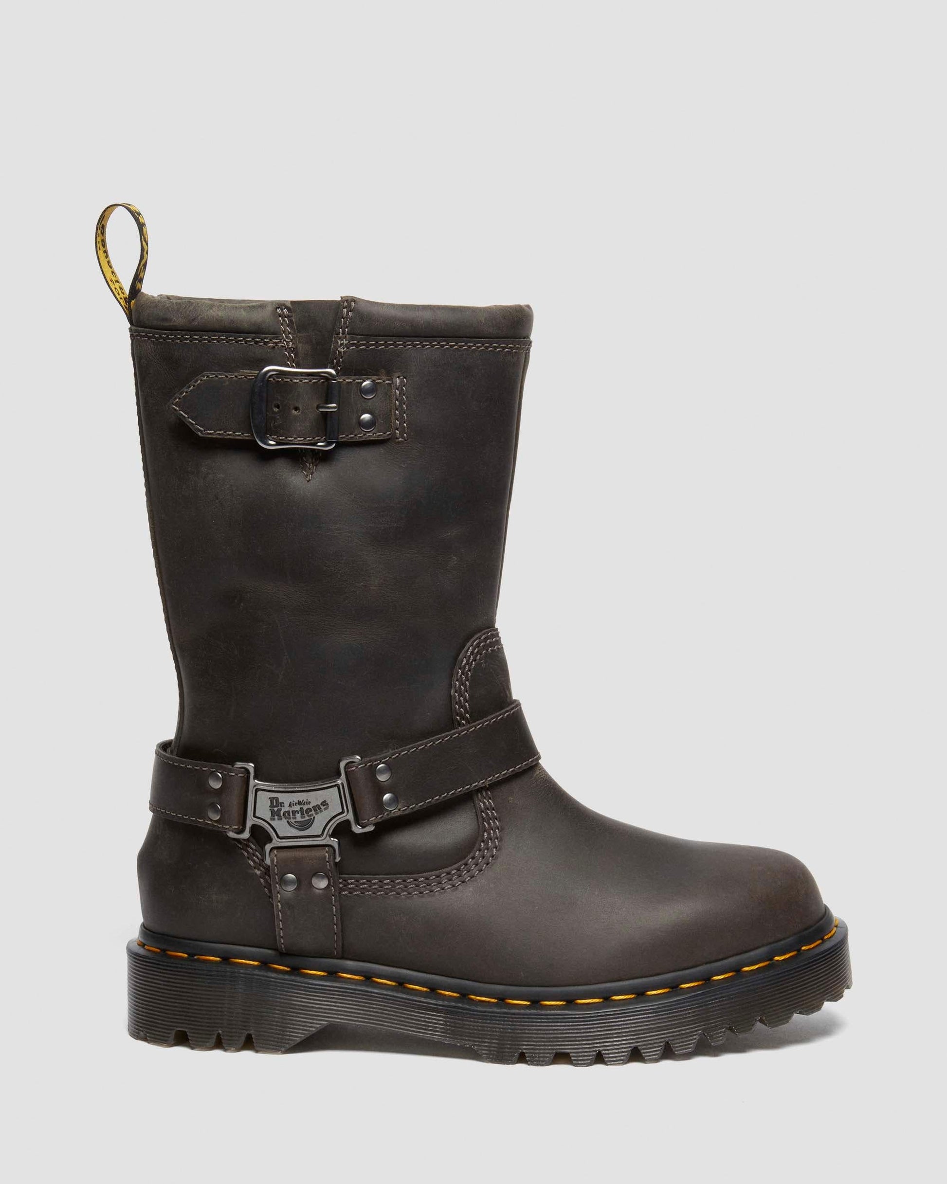 https://cdn.media.amplience.net/i/drmartens/31901057.86.jpg